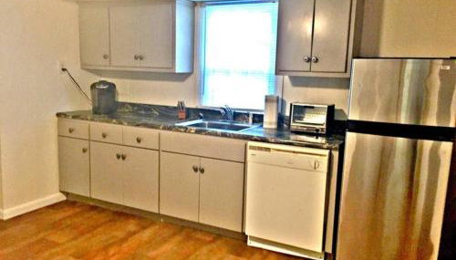 Walk to Hospital, Heart of Cville, Fenced backyard - Foto 5