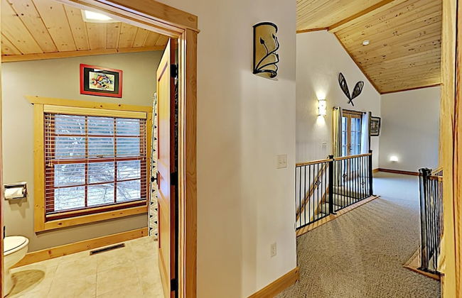 Round House on Round Lake - Photo 37