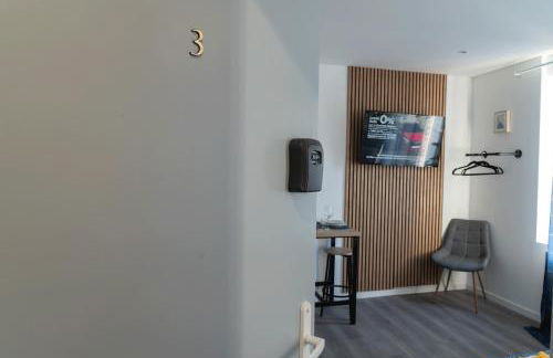 CitizenHouse Anzin - 4 Studios - 15 à 36m2 - Jardin - Terrasse - Accès autonome - WiFi - Netflix - Foto 22