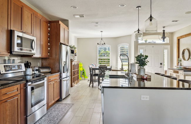 Family Paradise With Private Heated Pool 5 Bedroom Home by RedAwning - Photo 11