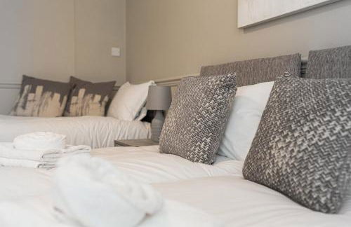 Comfortable 5-Bedroom House in Cheltenham - Foto 41