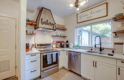 Farmhouse with Private Hot Tub Less Than 1 Mile to Birch Bay - Foto 12