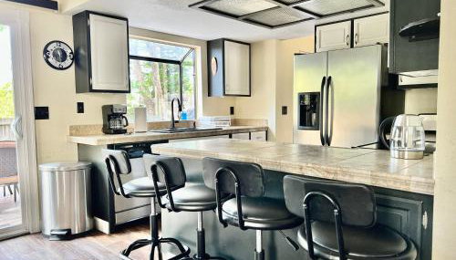 Reno 4BR Family Home · Outdoor Spring Getaway - Foto 4, stove, pet friendly, minibar