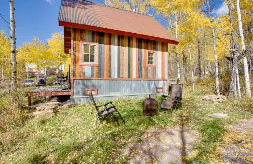 Colorful Cabin w/ Teepee, Fire Pits & Mtn Views! - Foto 23