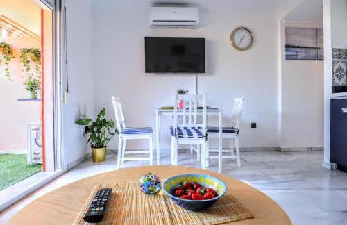 Blue Marine Home - Parking, Pool, AC, WiFi - Photo 7