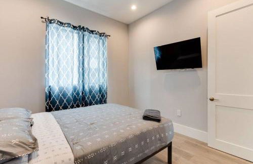 Luxury Modern 4 Bedroom 3 Bathroom Home with Rooftop Deck #2 - Photo 34