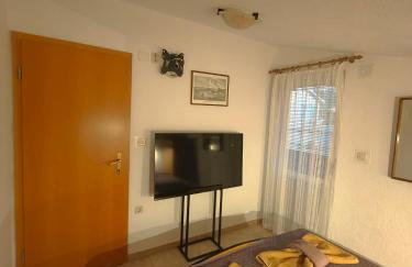 Apartments Turan Centrally Located with Free Parking - Photo 14