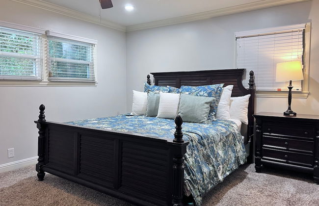 Incredible Estate 5 Bedrooms 3 Bathroom W/resort Style Rock Pool & Jacuzzi - Photo 9