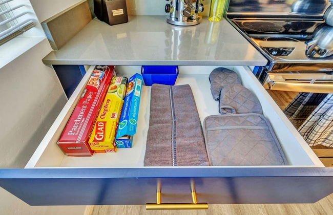 Charming 2BR w King Queen Close to SLC - Foto 13