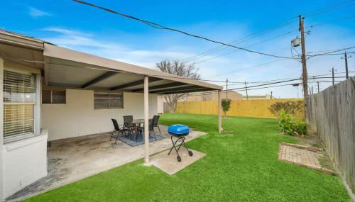 Covered Back Patio Covered Parking Game Room WIFI Smart TV's every room Washer & Dryer - Photo 3, Garden