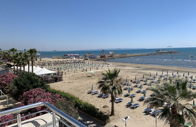 Wave Beachfront Apartments - Foto 1