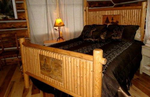 Rustic Riverside Cabin with Hot Tub in Dubois, Wyoming - Foto 7