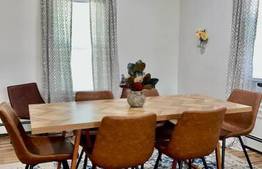 Spacious 4BR home w 2BA, a workspace & king bed! - Foto 71