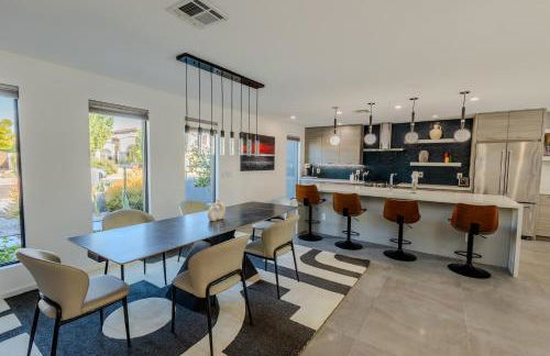 Luxury Scottsdale Retreat with Heated Pool, Hot Tub, Fire Pit & Game Room & Sleeps 12 - Foto 18