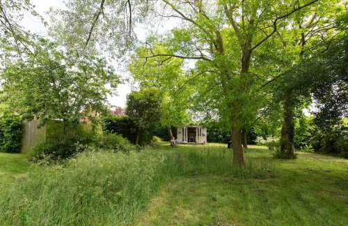 The Artist's Studio at Meadow Cottage - Photo 12