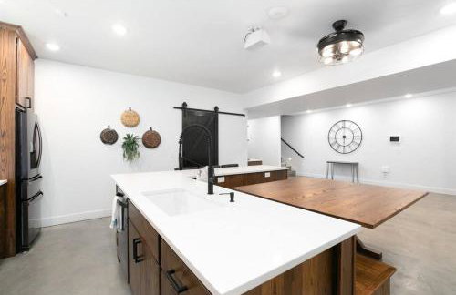 38-Acres of Luxury: 9BR, Indoor Pool, Gym, Near ND - Foto 4