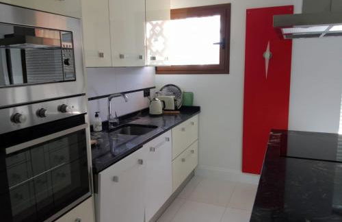 Apartamento con parking gratuito a 500 m de la playa - Photo 9