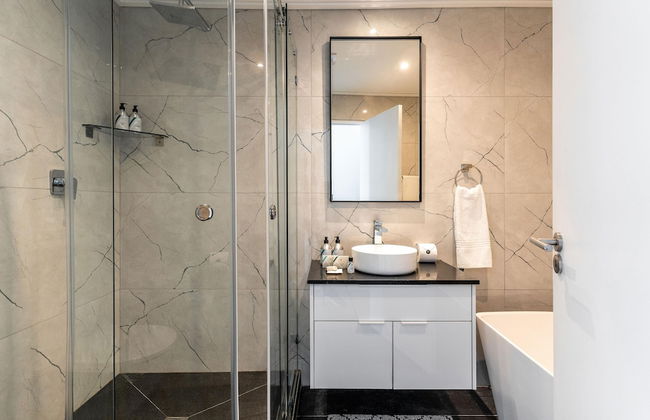 Urban Palette - Modern Artistic Green Point Apt - Foto 25