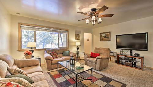 Walk to Lake Rustic Home with Deck in Fawnskin - Foto 2