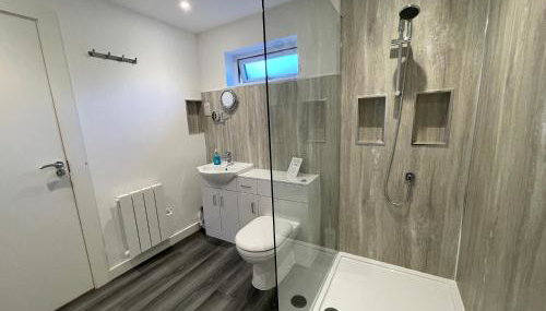 Spacious lodge with king sized bed - Foto 5