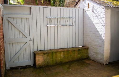 NEW Refurbished Cottage near Alton Towers Sleeps 6 Ashbourne Peak District Derbyshire - Foto 33