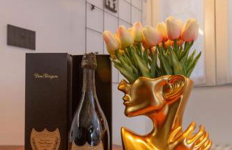 ArtStay - Exclusive Apt Near Metro M1, AC, Parking - Foto 16