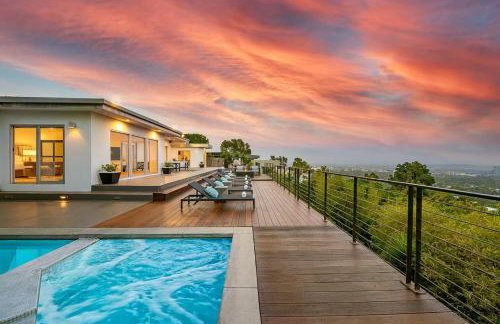 Stunning Modern Estate in BH with Pool, Spa, and Views - Foto 38