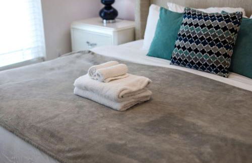 Two Townhomes - Hot Tubs and Rooftop Balconies - Foto 72