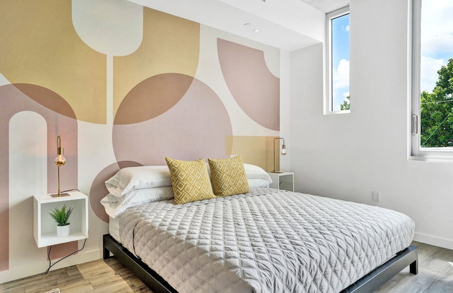 Design District Suites - Photo 34