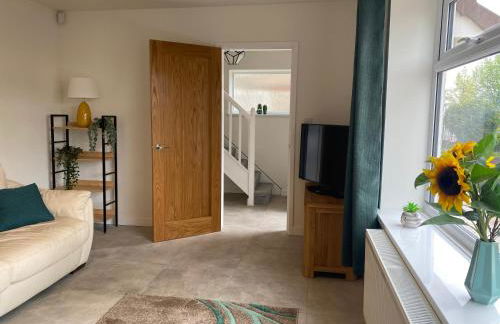 Modern Family Home with Off-Road Parking - Foto 8