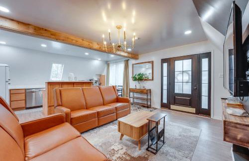 Walk to Fox Lake: Pet-Friendly A-Frame w/ Fire Pit - Foto 5