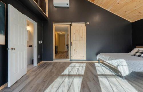 Lakefront Home with Private Beach Access & Hot Tub - Foto 36