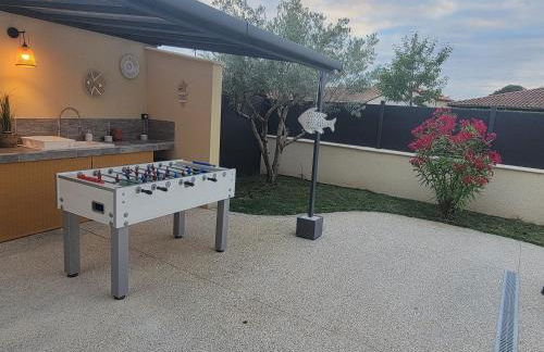 Villa des Oliviers Sublime villa avec piscine chauffée et privée et baby foot - Foto 43