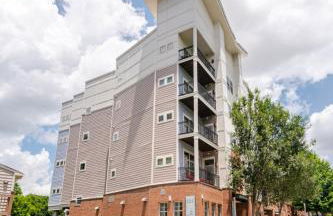 Stylish 1BR Uptown Apartment - Photo 7