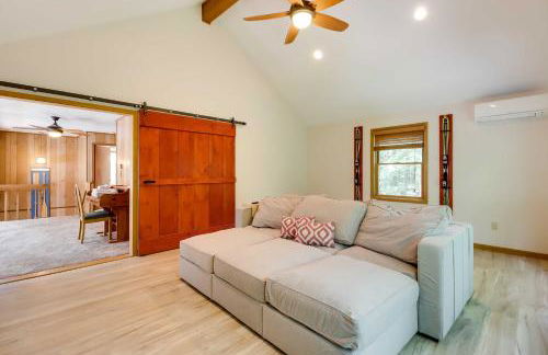 Woodsy Big Bass Lake Hideaway with Fire Pit and Deck! - Foto 20