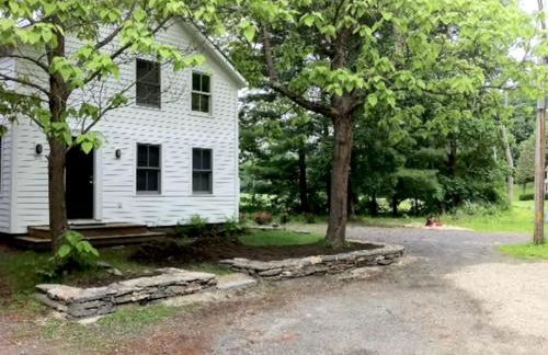Riverfront Cabin with Beautiful Views of Housatonic River in Great Barrington, Massachusetts - Foto 1