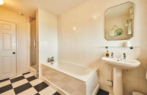 Brofallen - spacious holiday cottage with sea views and enclosed garden - Photo 22