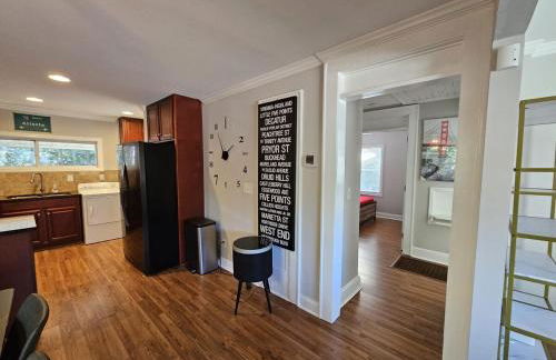 Gorgeous 3BR Home with Backyard - Foto 9