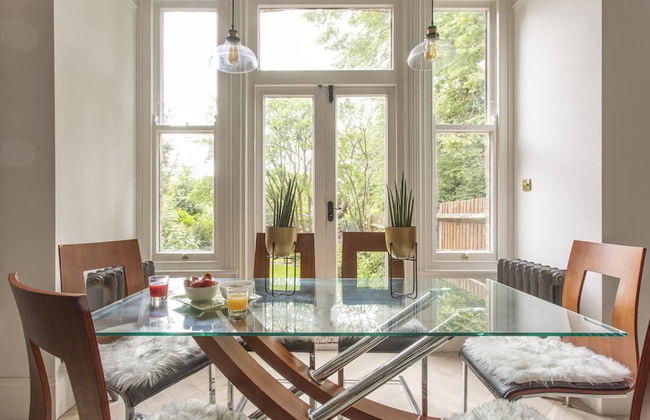 4-bed Flat in West London, Sleeps 8, 8 min to Tube - Foto 18