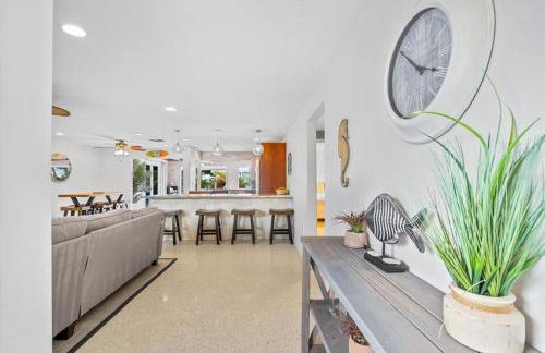 Private Village Home with Heated pool & spa with private front courtyard - Photo 35