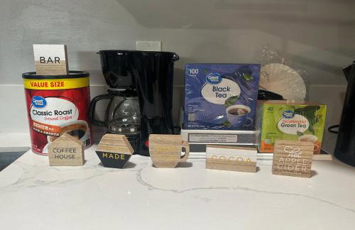 Entire Private Home with 2 Bedrooms 1 Bathroom, Gated Yard, Driveway Parking, Available Now - Foto 19