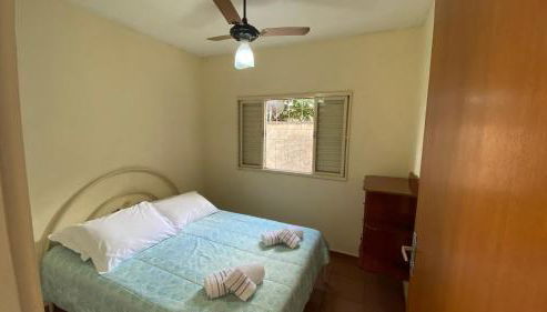 Casa com varanda, 2 quartos, wi-fi, próximo ao centro da cidade - Foto 2, towels