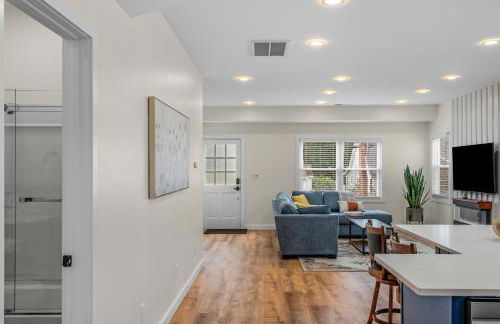 Stylish 4BR Haven: Serene Backyard and Fire Pit - Foto 34