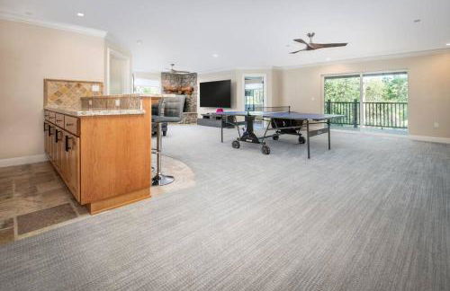 New Luxury 5BR Cabin in Pine Mountain Lake! 1 Minute to Beach! Massage Chair! Close to Yosemite! Perfect for Retreats and Escapes All Seasons! - Foto 40