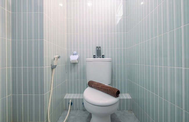 Cozy and Simple Living Studio Apartment at Cinere Resort - Photo 10