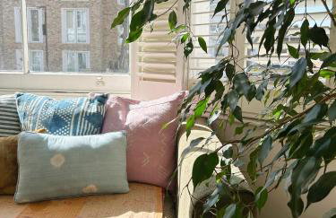 Gorgeous mezzanine studio steps to Olympia - Foto 3