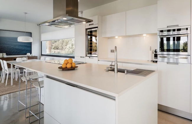 Modern Villa With Minimalistic Decor - Photo 10