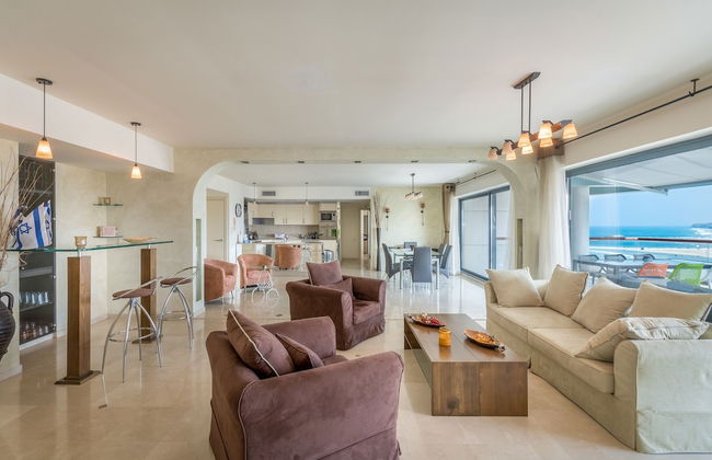 Beach Front By Ritz Hotel Pool Parking - Photo 18