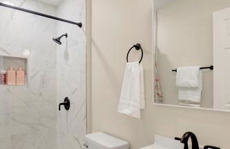 Chic home with king bed in Raleigh - Foto 19