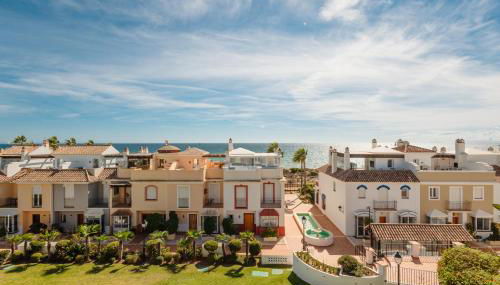 Holiday Home next to the beach, with private terrace, BBQ and incredible sea-view solarium - Photo 2, Garden, Garden view